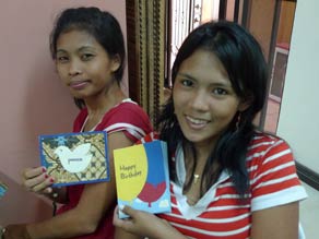 ss_twostaffholdingcards