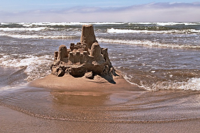 Sand_castle,_Cannon_Beach